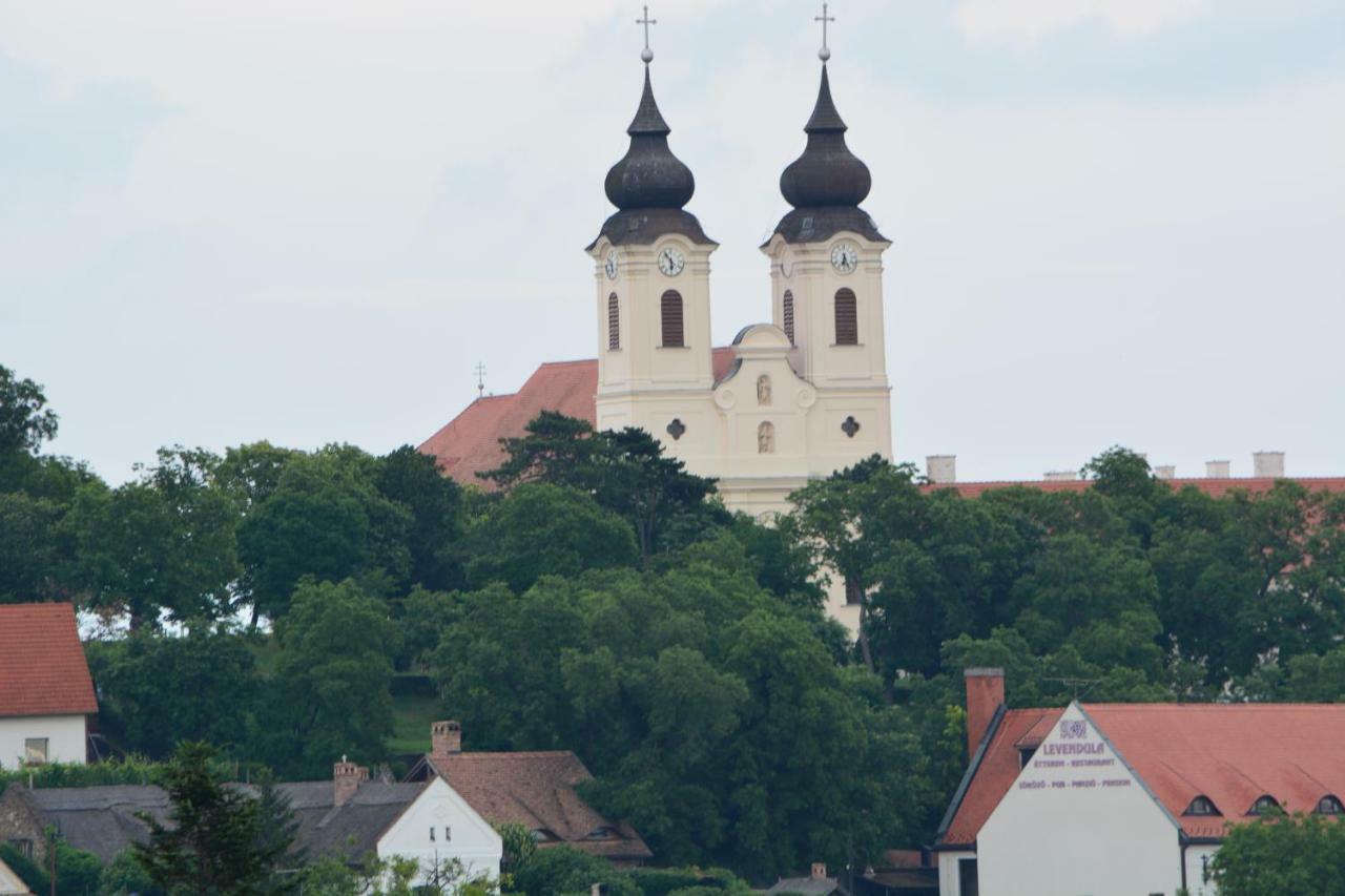 Babamuzeum Kis Apartman Tihany Exteriör bild
